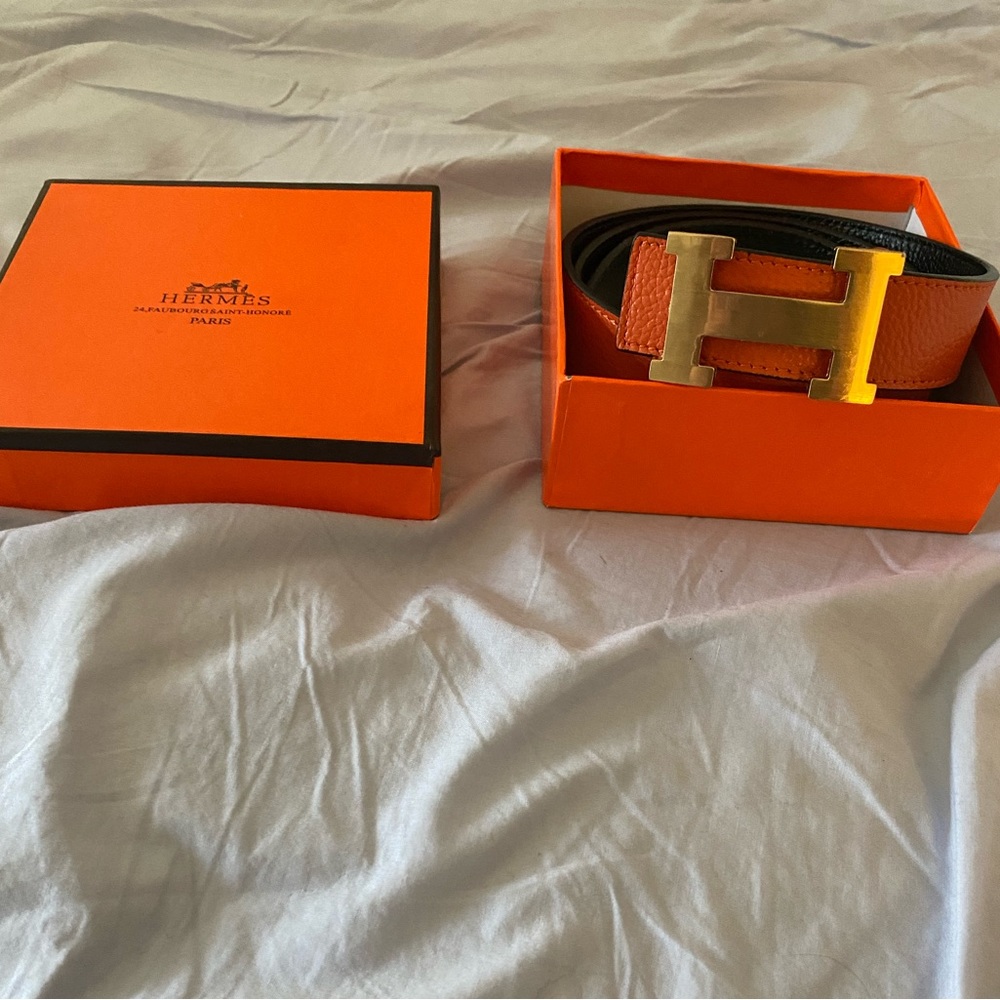 Gorgeous belt been worn once & it looks new and everyone will look ur way it on.